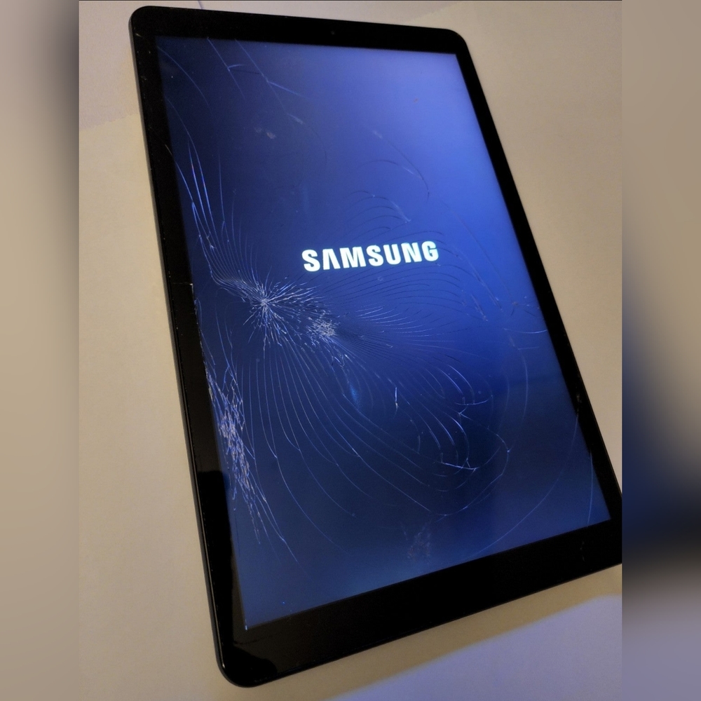 Samsung Tab A 2019 10.1 (cracked screen)